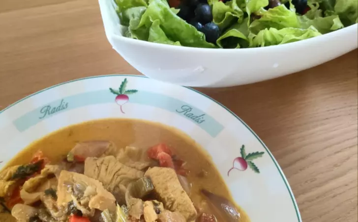 Orientální krůtí kari s houbami a kokosovým mlékem