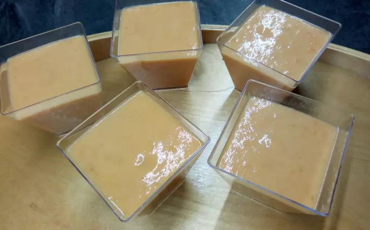 Broskvová tvarohová zmrzlina