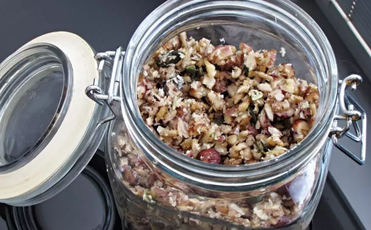 Ořechová granola