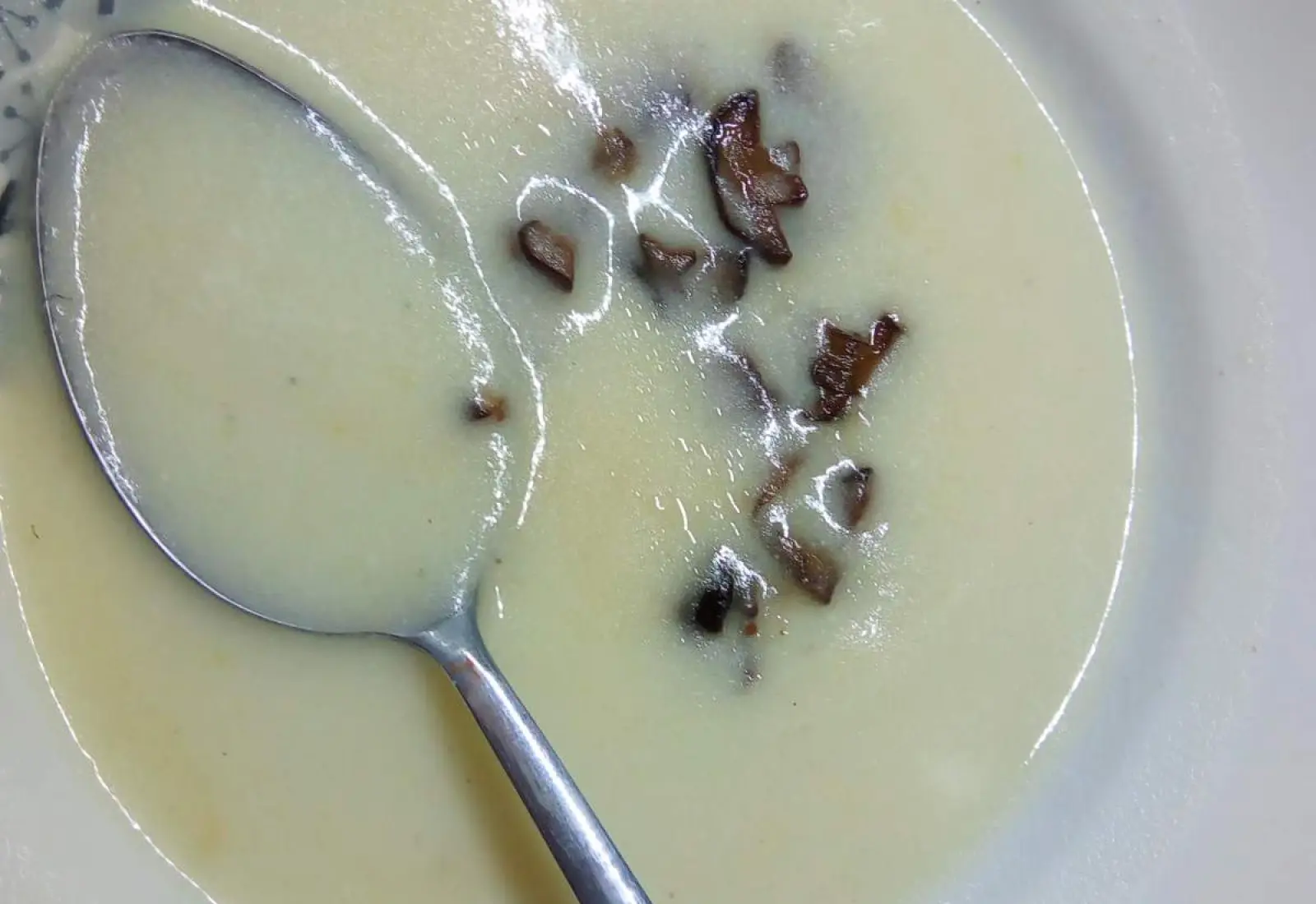 Bramborová krémová polévka s hříbky
