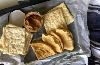 Bílkové škvarkové placky