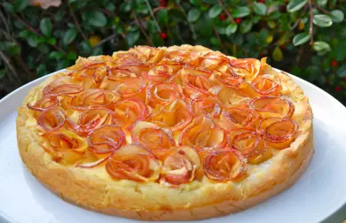 Jablečný koláč s růžemi