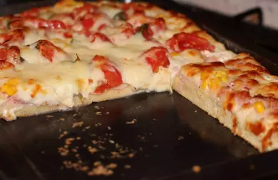 Špaldová pizza bez kysnutia s kyslou smotanou