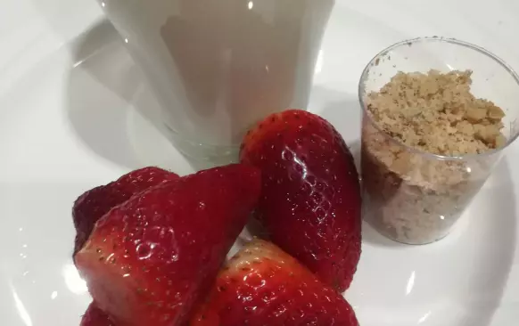 Vše dejte do mixéru a cca 15 vteřin mixujte. Snadný, rychlý a nutričně vyvážený shake je výborným ranním nakopnutím.