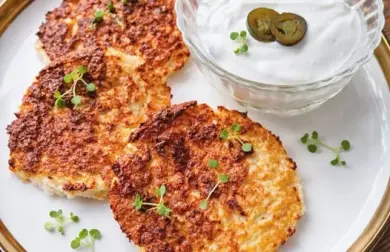 Karfiolové placky s jalapeno dipom