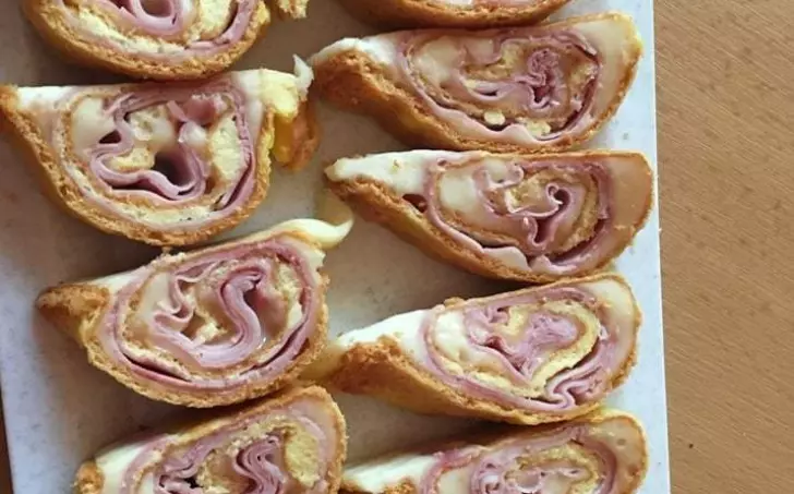 Oopsie roláda se sýrem a šunkou