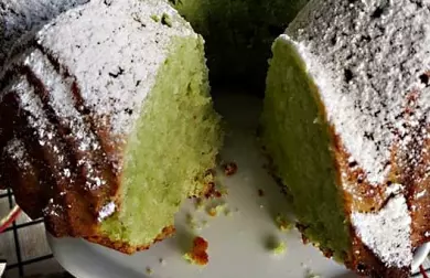 Luxusní pistáciová bábovka s bezlaktózovým Jihočeským tvarohem MADETA - bez lepku, laktózy a sóji