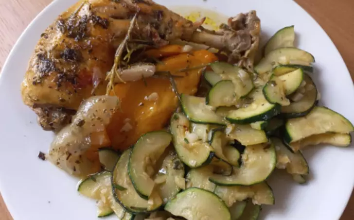 Chorvatská kuřecí stehna s olivovým olejem