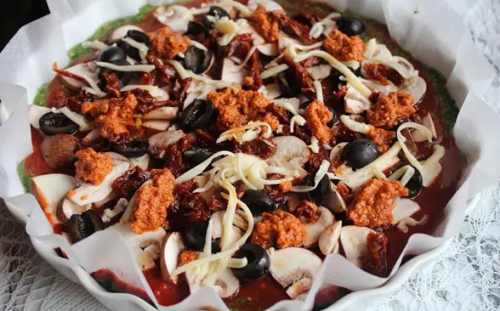 Špenátovo-rajčinová vegetarian pizza z ovsenej múky