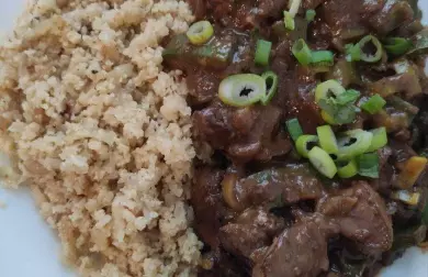 Kuřecí játra s květákovou rýží