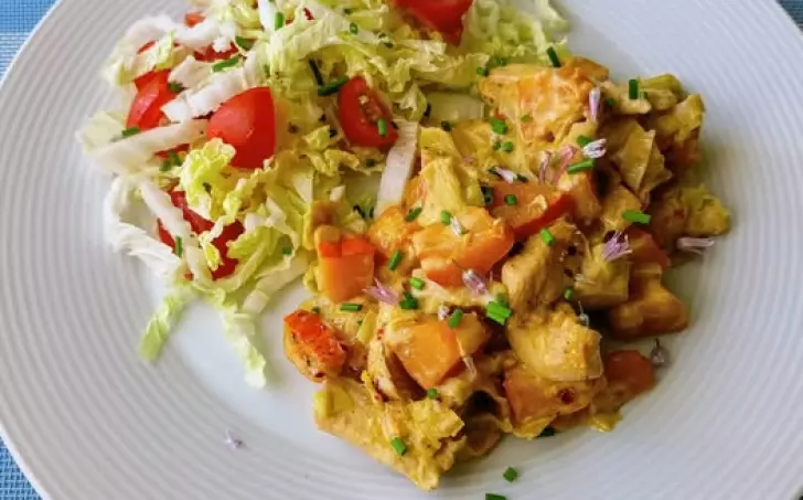 Kuřecí maso s dýní, pórkem a smetanou