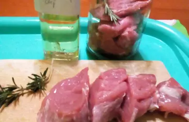 PANENKA S NIVOVOU OMÁČKOU A CUDLEMI - LC