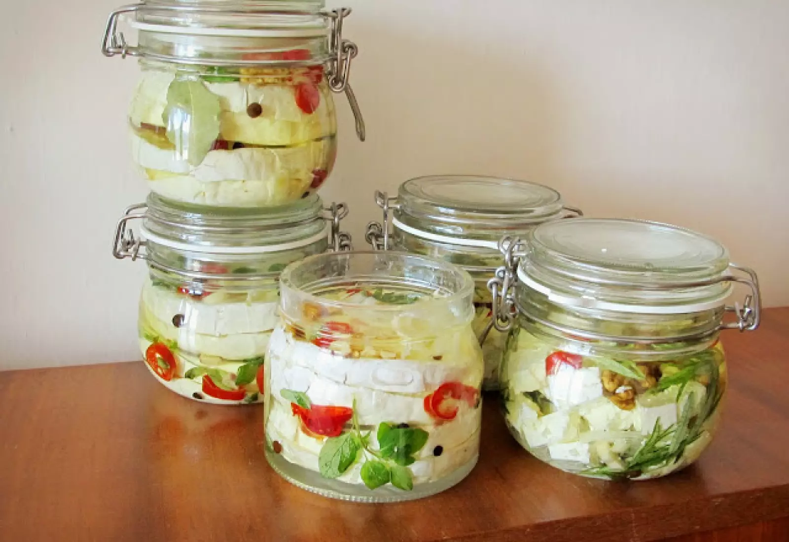 Nakládaný balkánský sýr