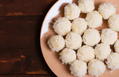 Kokosové kuličky (vegan raffaello)