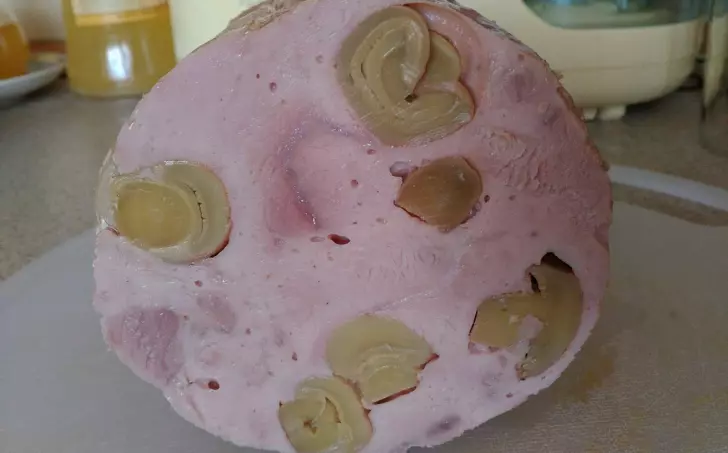 Domácí vepřová šunka s baby žampiony