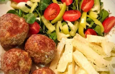 Guľôčky z mletého mäsa a kalerábu na smotane - LC