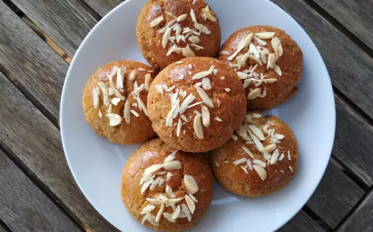 Sladké low carb máslové bochánky z mandlového těsta