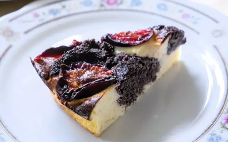 Makovo-švestkový koláč