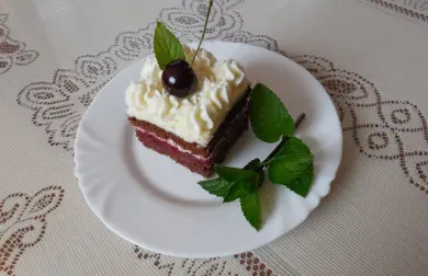 Schwarzwaldské višňové kostky