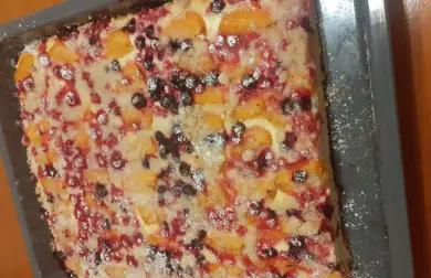 Kysnutý ovocný koláč s tvarohom