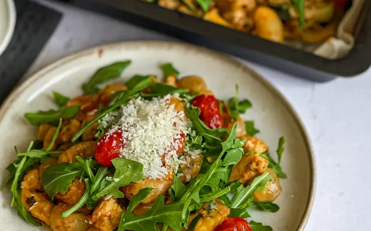 Oběd 4 - zapečené gnocchi s tempehem