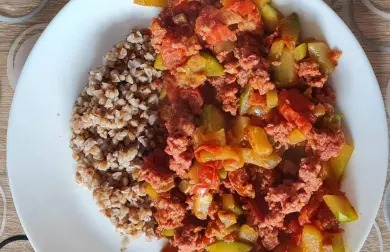 Mleté hovädzie s cuketou a pohánkou