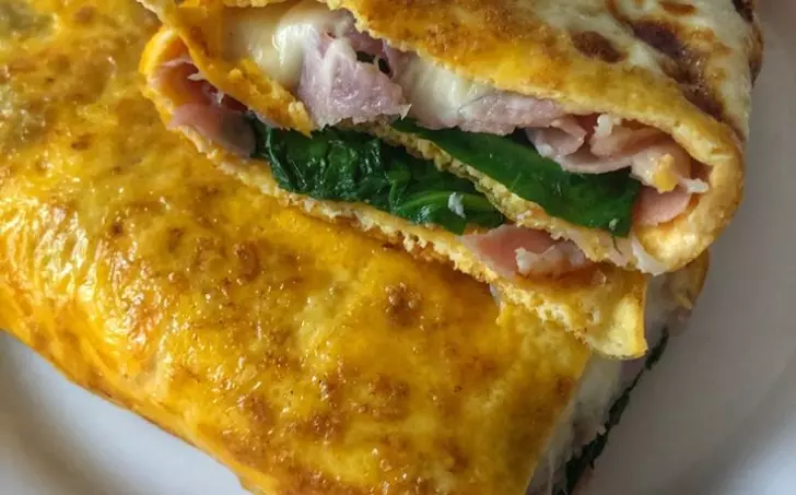 Omeletový wrap se sýrem a schwarzwaldskou šunkou - LC