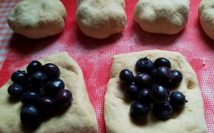 Ovocné kynuté knedlíky s celozrnnou moukou