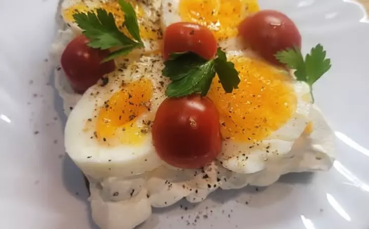 HOUSTIČKA S DOMÁCÍ LUČINOU A VEJCEM