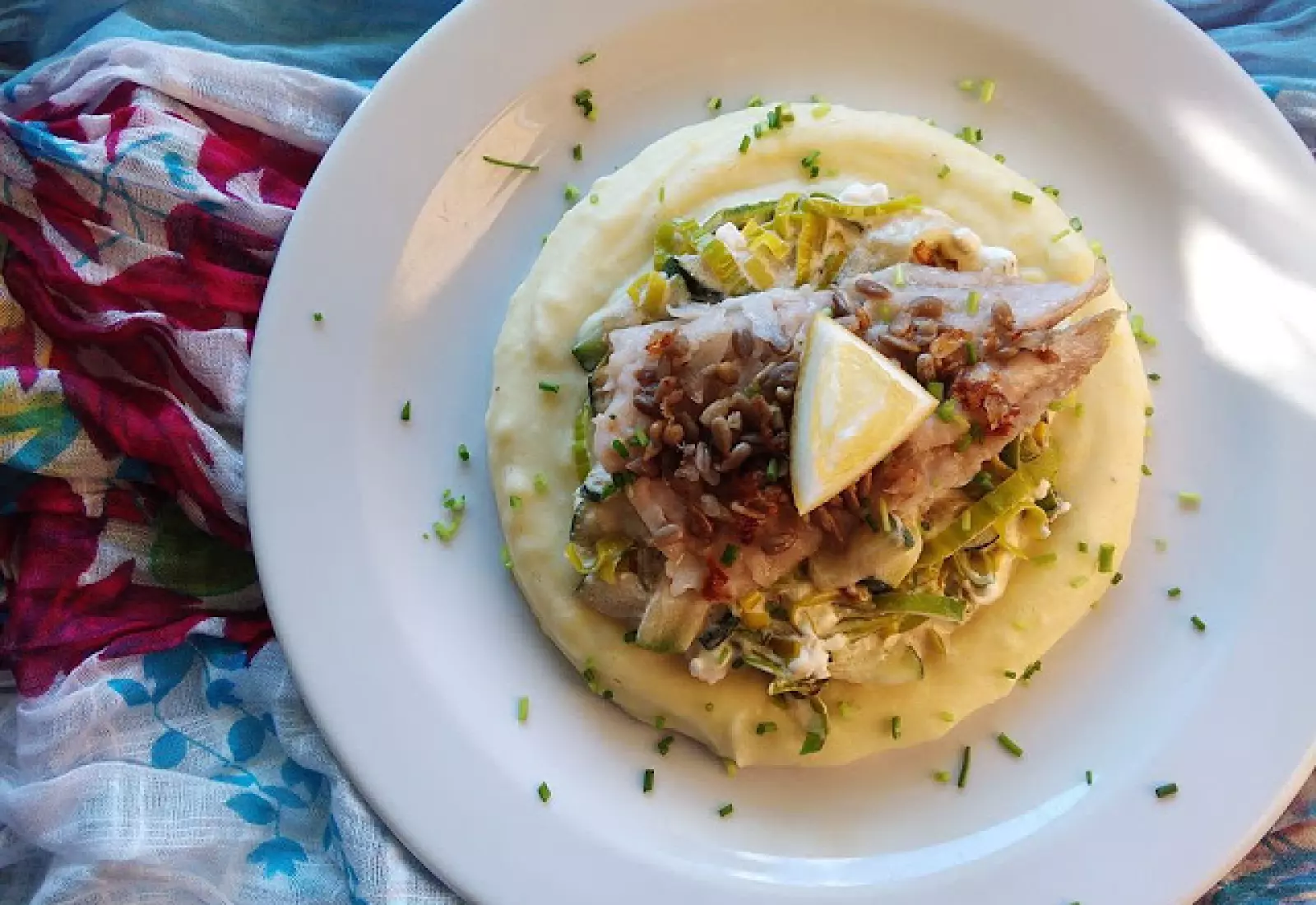 Tmavá treska se slunečnicovou krustou na pórkovo-cuketovém lůžku