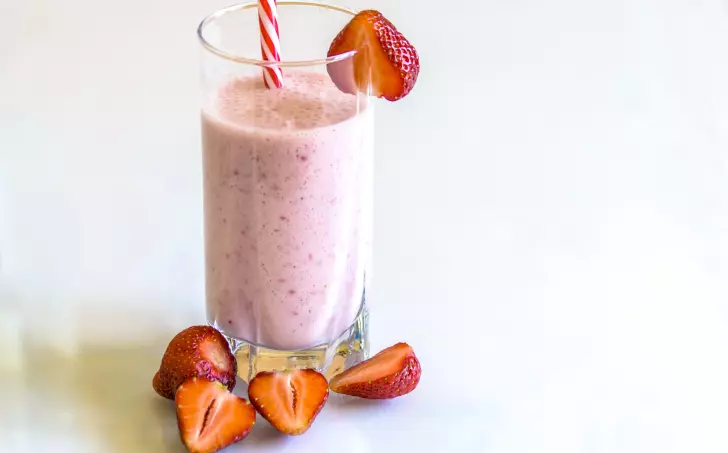 Jahodový krémový milkshake / smoothie