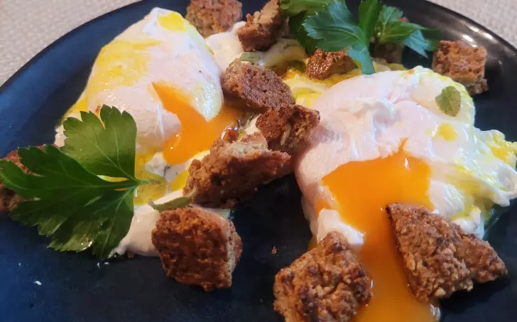 TURECKÁ VEJCE S KRUTONY