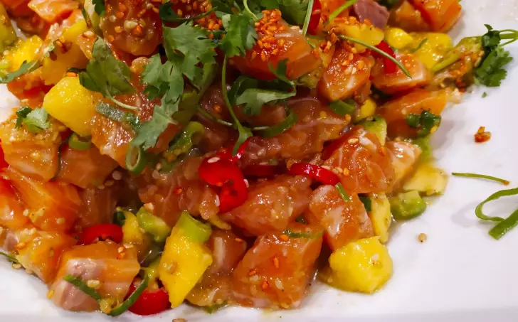 Ceviche - lososový salát s avokádem