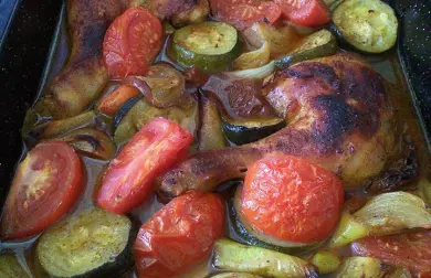 Kuracie stehná pečené zo zeleninou