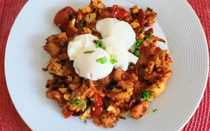 Pikantní květák se zastřenými vejci