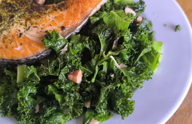 Restovaný kadeřávek s para ořechy