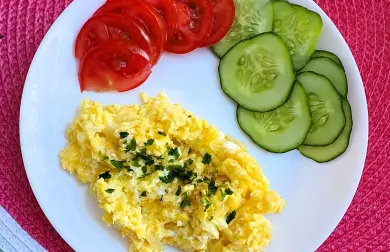 Míchaná vajíčka s tvarůžky