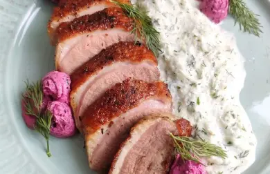 Kačacie prso sous vide, tzatziki a repový tvaroh