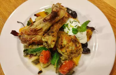 Řecké kuře s pečenou zeleninou z jednoho plechu