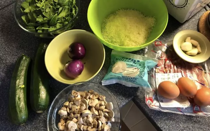 Cukeťáky se sýrem, uzeným a houbama