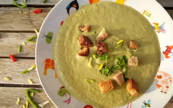 Krémová polévka ze zbylého salátu