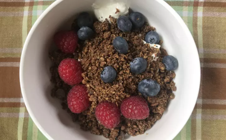 Oříšková granola