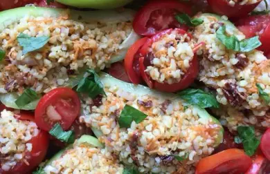 Papriky a rajčata plněné bulgurem