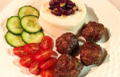 Guľôčky z mletého mäsa a karfiolové pyré - LC