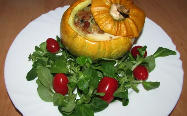 PEČENÁ CUKETA PLNĚNÁ MLETÝM MASEM