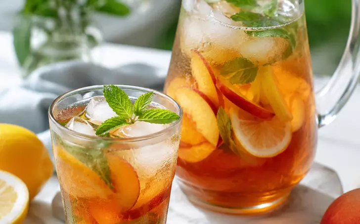 Domácí broskvový ice tea bez cukru