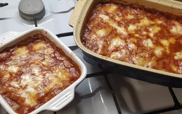 Pečeme ve vyhřáté troubě asi tak 30 - 40 minut.