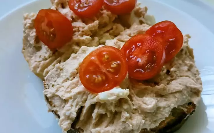 Vaječná pomazánka s ořechy