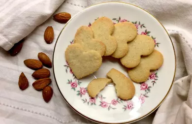Neslepované linecké sušenky z loupaných mandlí a kešu