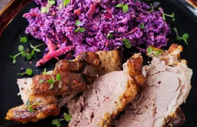 ZELNÝ SALÁT + PEČENÉ VEPŘOVÉ MASO